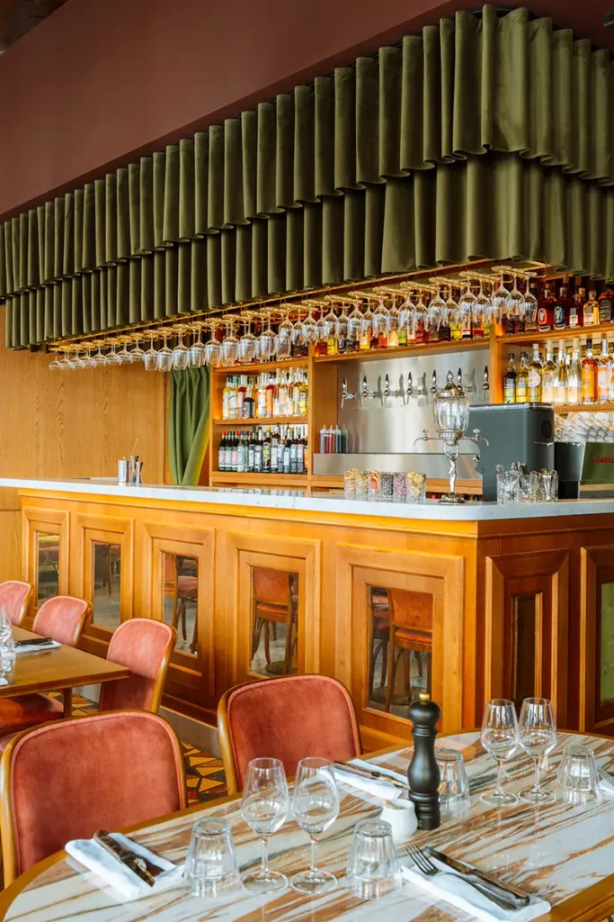 décoration intérieure bar lyon, déco brasserie des deux rives lyon