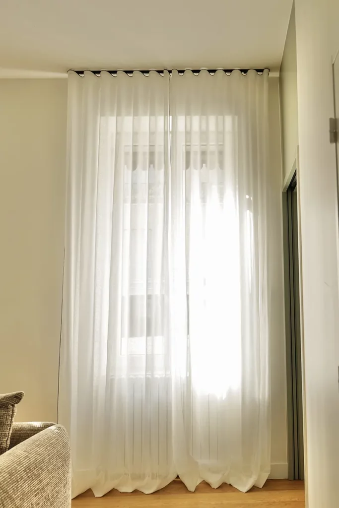 projet montchat, réalisation rideau et coussins sur mesure lyon